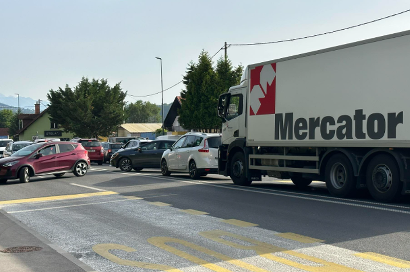 Tudi to jutro na več odsekih po Sloveniji oviran promet: preverite, kje so težave (foto: Uredništvo)