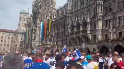 München kaj takšnega še ni videl: trume slovenskih navijačev zavzele Marienplatz (VIDEO)