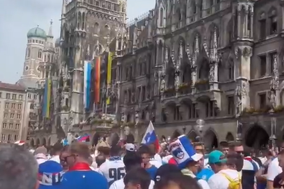 München kaj takšnega še ni videl: trume slovenskih navijačev zavzele Marienplatz (VIDEO)