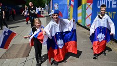 München kaj takšnega še ni videl: trume slovenskih navijačev zavzele Marienplatz (VIDEO)