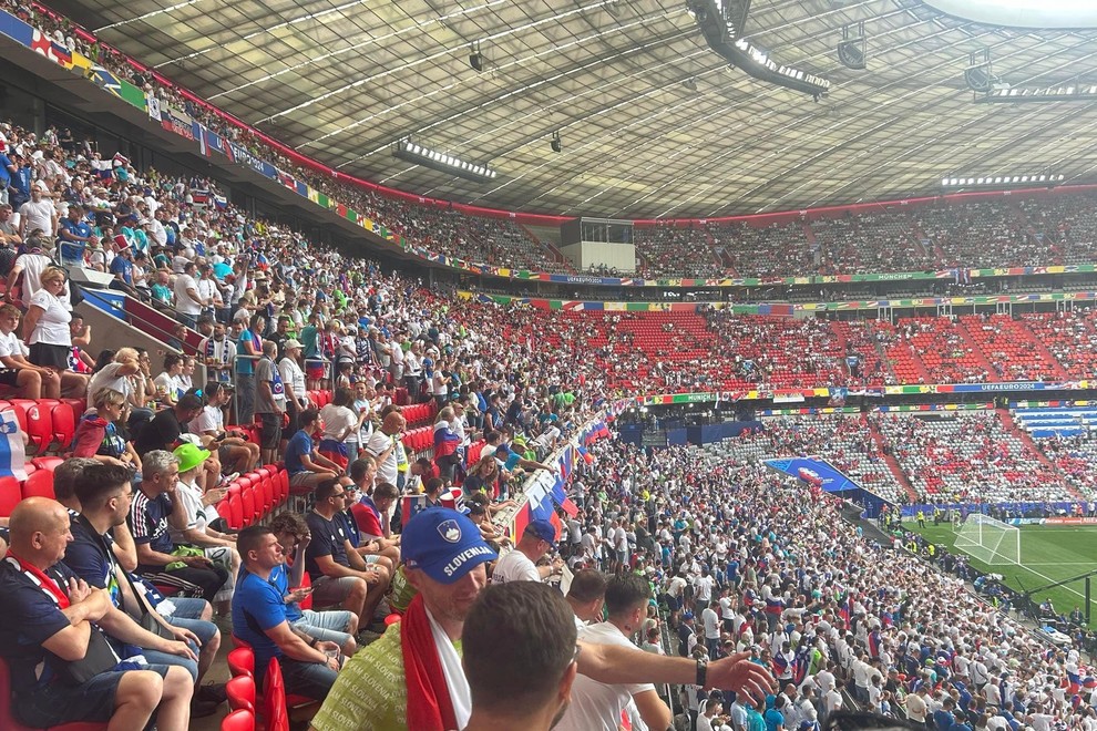 Euro 2024: Allians Arena poka po šivih, za to pa krivi prav Slovenci (VIDEO)