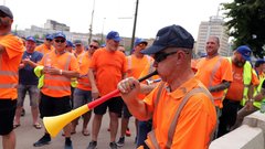 V Ljubljani protestni shod: 200 delavcev Darsa je izrazilo nezadovoljstvo (FOTO)