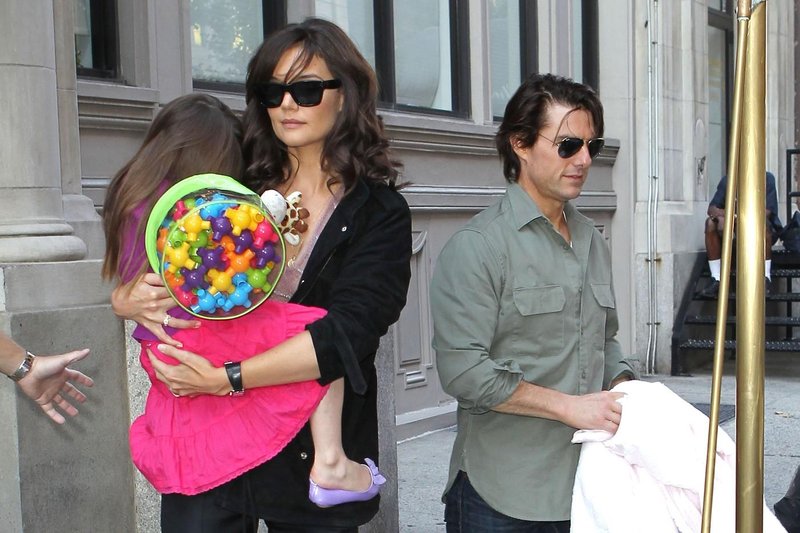 Tom Cruise nima stikov s svojo hčerko Suri.