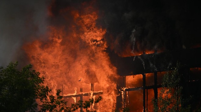 V poslovni stavbi izbruhnil obsežen požar (umrlo najmanj osem ljudi) (foto: Profimedia)