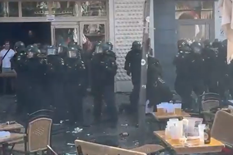 Pred tekmama v slovenski skupini hudi izgredi v Nemčiji: po zraku letelo vse živo, policija vrnila z dvojno mero (VIDEO) (foto: Nova.rs/posnetek zaslona)