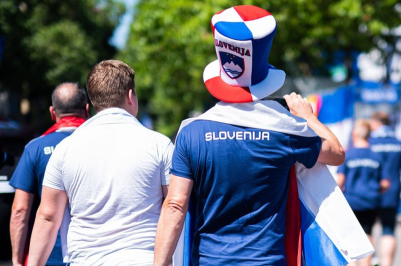 Slovenska veselica v Kölnu več kot uspela, Tomi Meglič si je na koncertu privoščil Angleže (VIDEO) (foto: Profimedia)