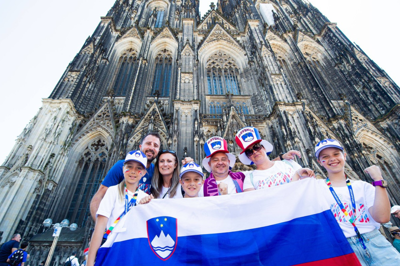 Slovenci preplavili Köln, v navijaški coni jih zabava Siddharta, na tekmi pa jih bo več kot ... (FOTO+VIDEO) (foto: Profimedia)