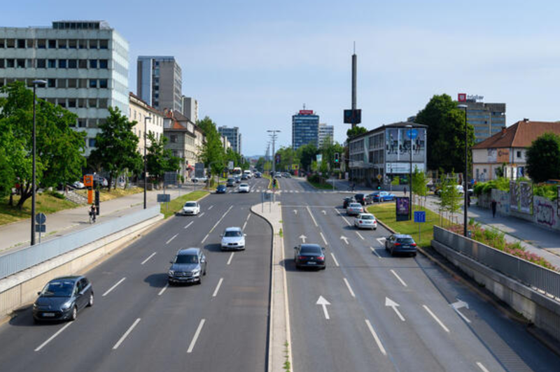 Kaos na vidiku? Za več dni bodo zaprli eno najbolj prometnih cest v Ljubljani (foto: Miran Kambič)