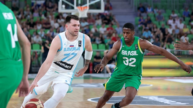 Slovenija na krilih izjemnega Luke Dončića premagala Brazilijo (foto: Bobo)