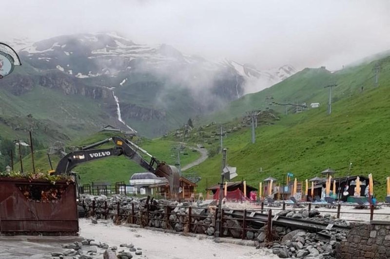 Kaotične razmere pri naših sosedih: kraj popolnoma odrezan od sveta (VIDEO) (foto: Profimedia)