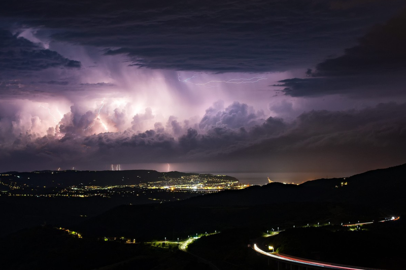 Grozljivo dogajanje na nebu: ste že videli, kaj se je dogajalo med nevihto, ki je prešla Dolenjsko? Kar 887-krat je... (foto: Profimedia)