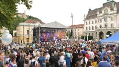 Kongresni trg poka po šivih: to je veličasten sprejem za naše nogometaše! (FOTO)