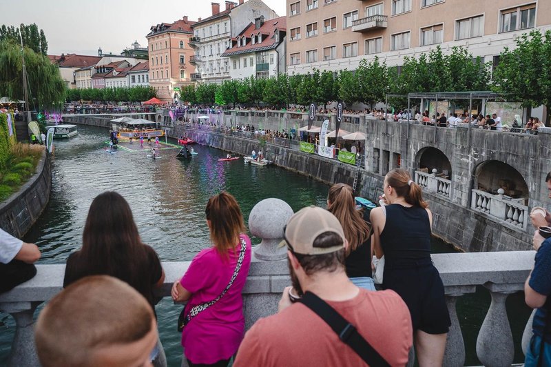 V središče Ljubljane se vrača športni spektakel (foto: Facebook/A1 Volleyball on Water)