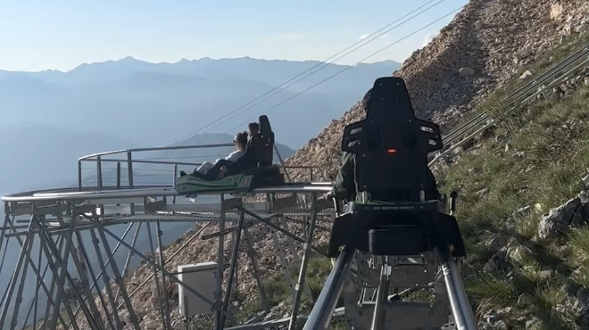 Adrenalinska atrakcija z razgledom, ki vam bo vzel sapo: morda je to razlog za čimprejšnji obisk! (foto: Instagram/____nefertitiii_)