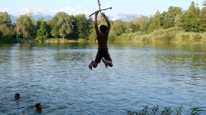 Znano je, ali je voda v naravnih kopališčih na območju Kranja primerna za kopanje. Objavljamo rezultate (foto: Žiga Živulovič jr./Bobo)