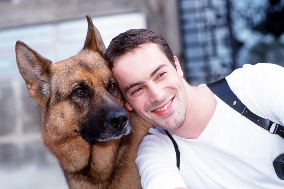 Zaslovel je z vlogo inšpektorja v uspešnici Komisar Rex, danes pa je povsem neprepoznaven (FOTO)