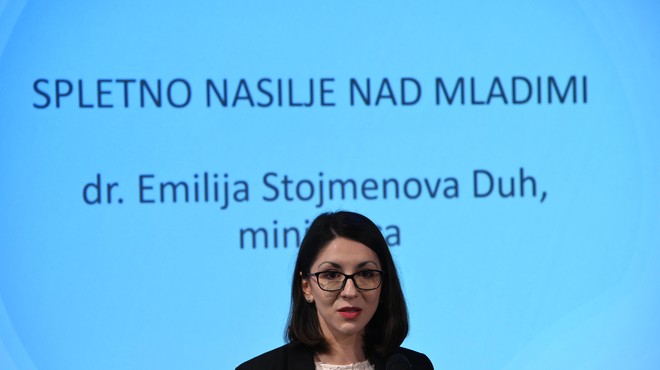 Po kritikah nove kampanje ministrstva za digitalno preobrazbo, stroka pojasnjuje: "Ograjujemo se od zapisov v medijih, ki ... " (foto: Bobo/Žiga Živulović jr.)