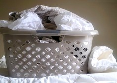 S temi triki bo vaša posteljnina vedno bleščeče čista (in kako pogosto bi jo morali prati)