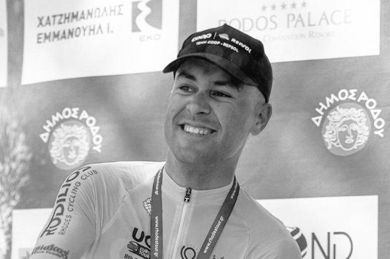 Kolesarsko dirko po Avstriji zaznamovala tragedija: mladi kolesar podlegel poškodbam (foto: Twitter/CyclingLegend_)