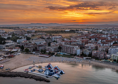 Pozabite na drago Hrvaško! To je top poletna destinacija: čudovite plaže in občutno nižje cene (pivo manj kot 2 evra!)