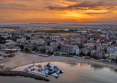 Pozabite na drago Hrvaško! To je top poletna destinacija: čudovite plaže in občutno nižje cene (pivo manj kot 2 evra!)