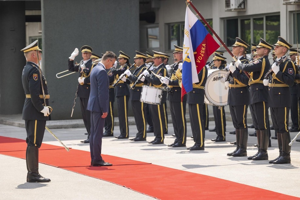 Šarec slovesno zapustil ministrstvo za obrambo: kaj si šteje za uspeh? (FOTO)