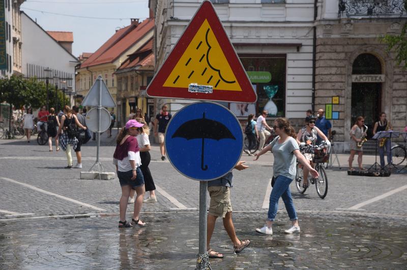 Ljubljana nad vročino: po mestu bodo postavili 32 ... (foto: Borut Živulovič/Bobo)