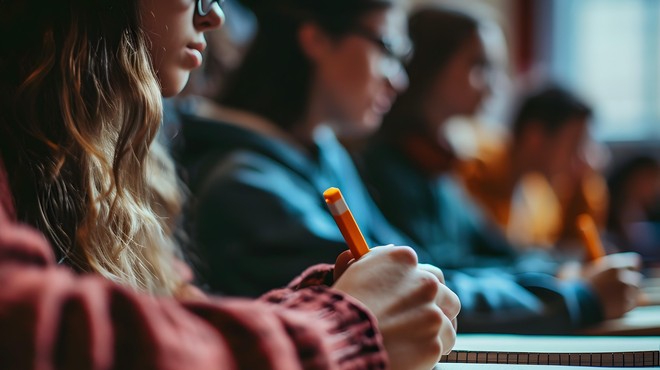 So dijaki na letošnji maturi res brali besedilo, ki se norčuje iz spolnega nasilja? Maturitetna komisija pojasnjuje (foto: Profimedia)