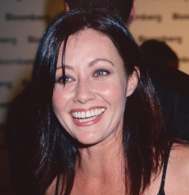 Shannen kot Brenda Walsh, eden najbolj znanih televizijskih likov iz 90. let prejšnjega stoletja. V seriji so poleg nje igrali Jason Priestley, Tori Spelling, Jennie Garth in Luke Perry, ki je umrl za možgansko kapjo pred petimi leti.