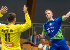 Mladi slovenski rokometni upi na evropskem prvenstvu navdušili z močno zmago proti Srbiji