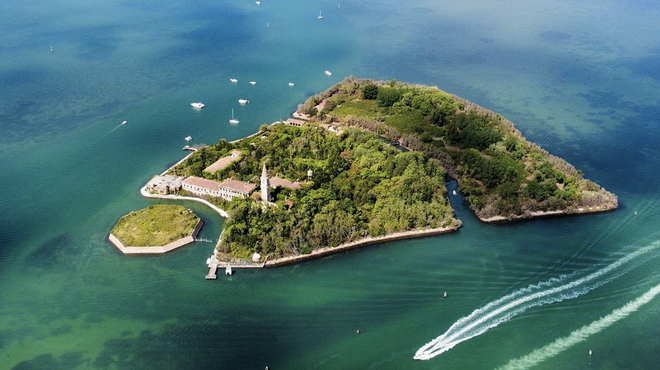 Pogled na "prepovedan" otrok Poveglia iz zraka. (foto: Instagram/urbanexploring.nl)