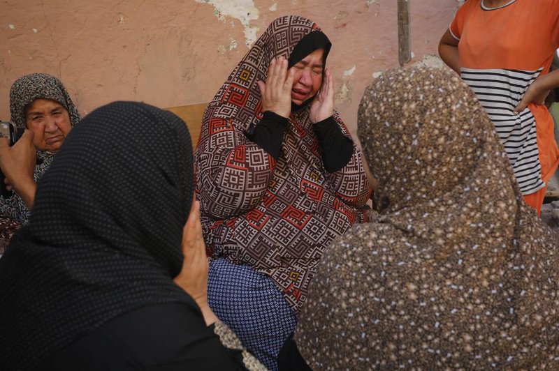 Izrael nadaljuje smrtonosne napade v Gazi (poročajo tudi o mučenju, posilstvih in zlorabah) (foto: Profimedia)