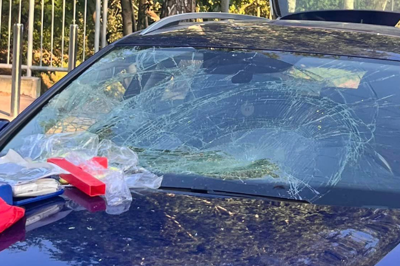 Grozljive posledice: 15-letnik z električnim skirojem s polno hitrostjo v avto ("Pokažite fotografije otrokom!") (foto: Facebook Vilinski Simboli - uradna stran)