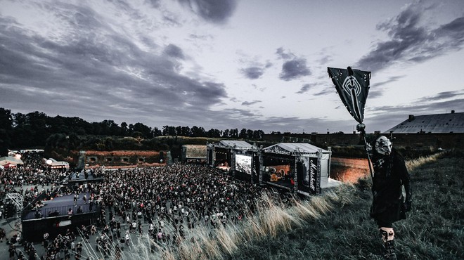 Brutalni napad ekstremne glasbe: festival, ki se odvija v vojaški utrdbi, vsako leto privabi številne Slovence (foto: Jakub Smolík/Brutal Assault)