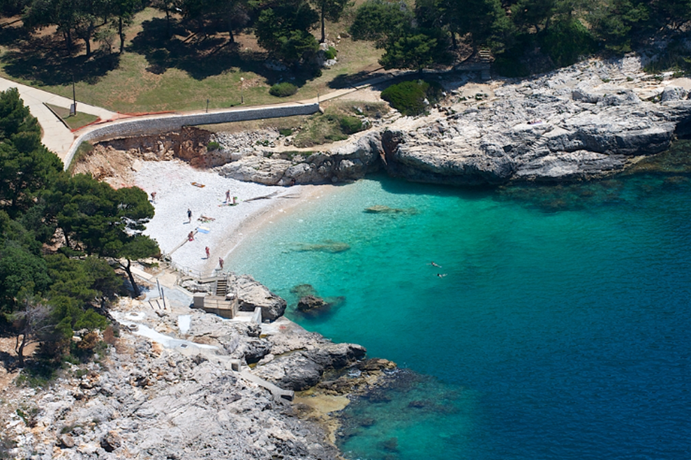 Havajska plaža, o kateri vsi govorijo, je le streljaj od Slovenije