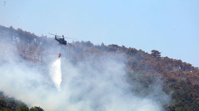 Pozor! Zaradi udarov strel velika nevarnost požarov (foto: Bobo)