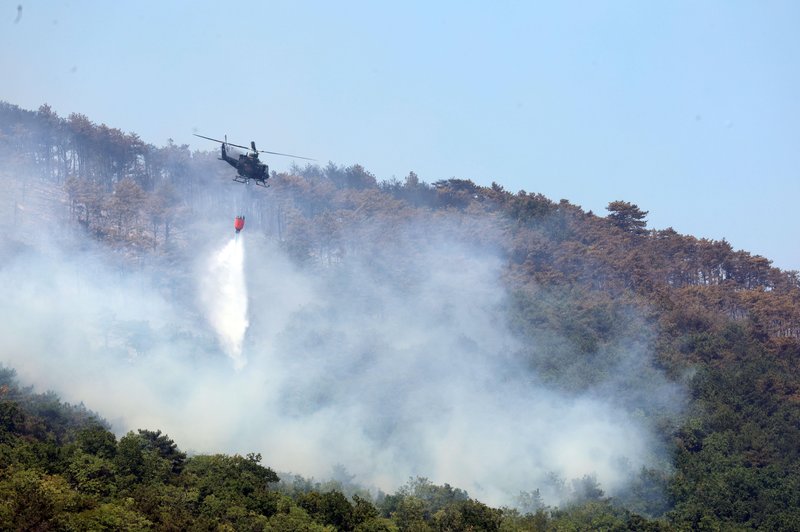 Pozor! Zaradi udarov strel velika nevarnost požarov (foto: Bobo)