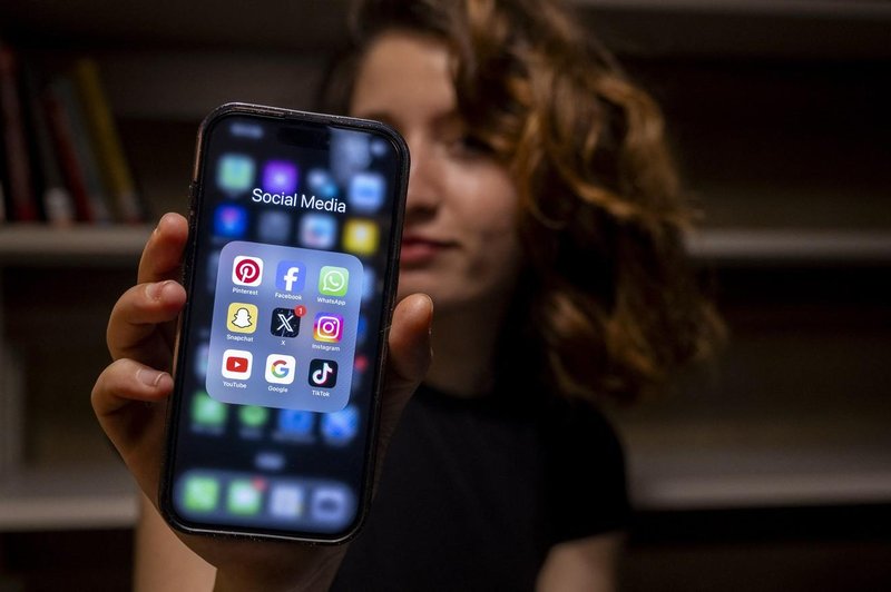 Ste vedeli, da ima vsak telefon določeno življenjsko dobo? Kako ugotovite, ali je vašemu že potekla (foto: Profimedia)