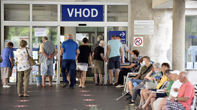 Vlada se je lotila skrajševanja čakalnih vrst: kako nameravajo to doseči? (foto: Žiga Živulovič jr./Bobo)