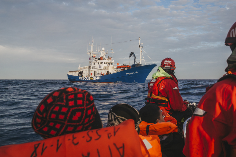 Grozljiva tragedija: natrpan čoln zajeli plameni, umrlo je najmanj 40 ljudi (foto: Profimedia)