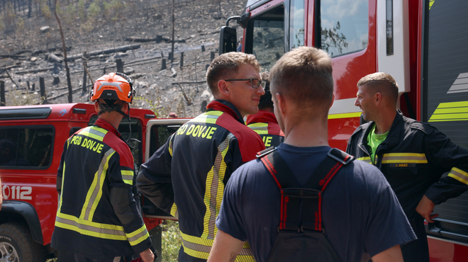 Po pogašenem požaru na Krasu preklicali državni načrt zaščite in reševanja (foto: Borut Živulović/Bobo)