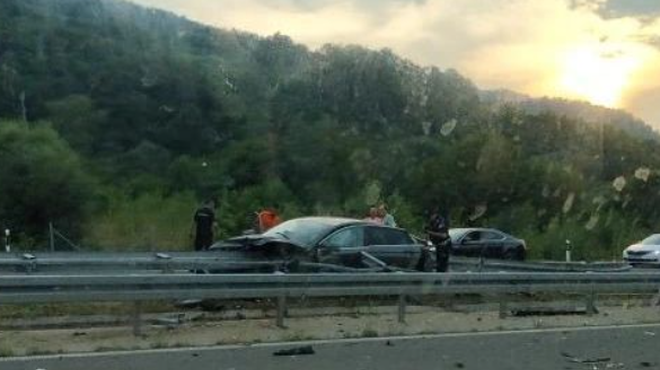 Huda prometna nesreča Slovencev v Srbiji: ena oseba umrla, več poškodovanih (med njimi tudi dva otroka) (foto: Instagram/192RS)