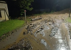 Vremenske nevšečnosti niso pustile Slovencem spati: toča, poplavljeni objekti, plazovi ...