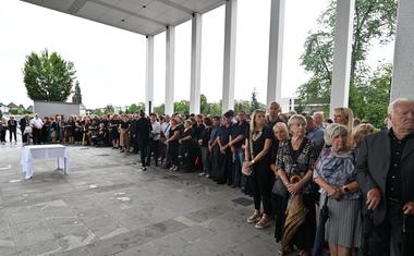 Zadnje slovo od Anite Ogulin: njenega pogreba se je udeležilo ogromno ljudi (FOTO)