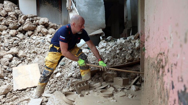 Plaz in hudournik uničila deset hiš, bo zaselek sploh še primeren za bivanje? (foto: Borut Živulović/BOBO)