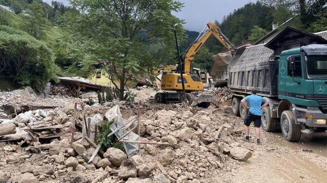 Na območje Kokre prihaja več sto prostovoljcev, ki bodo pomagali odstraniti posledice neurja (foto: Facebook/Gibanje Svoboda)