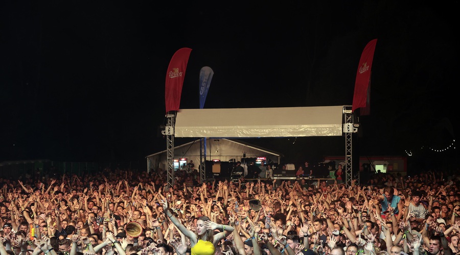 Ob Kolpo tudi letos vabi festival Castle, zaradi privlačnega seznama nastopajočih pa bo kmalu razprodan (foto: Bobo)