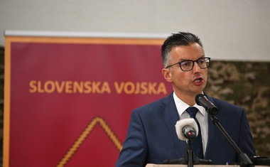 Robert Golob prevzema dodatno vlogo