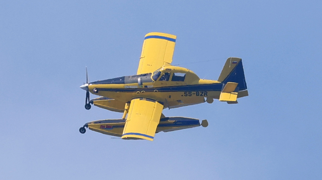 Letalo air tractor nazaj v Sloveniji in pripravljeno na gašenje iz zraka (foto: Borut Živulović/Bobo)