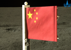 Kitajska v vzorcih kamenja in zemlje z Lune našla vodo (njeno prisotnost potrdili na ... )